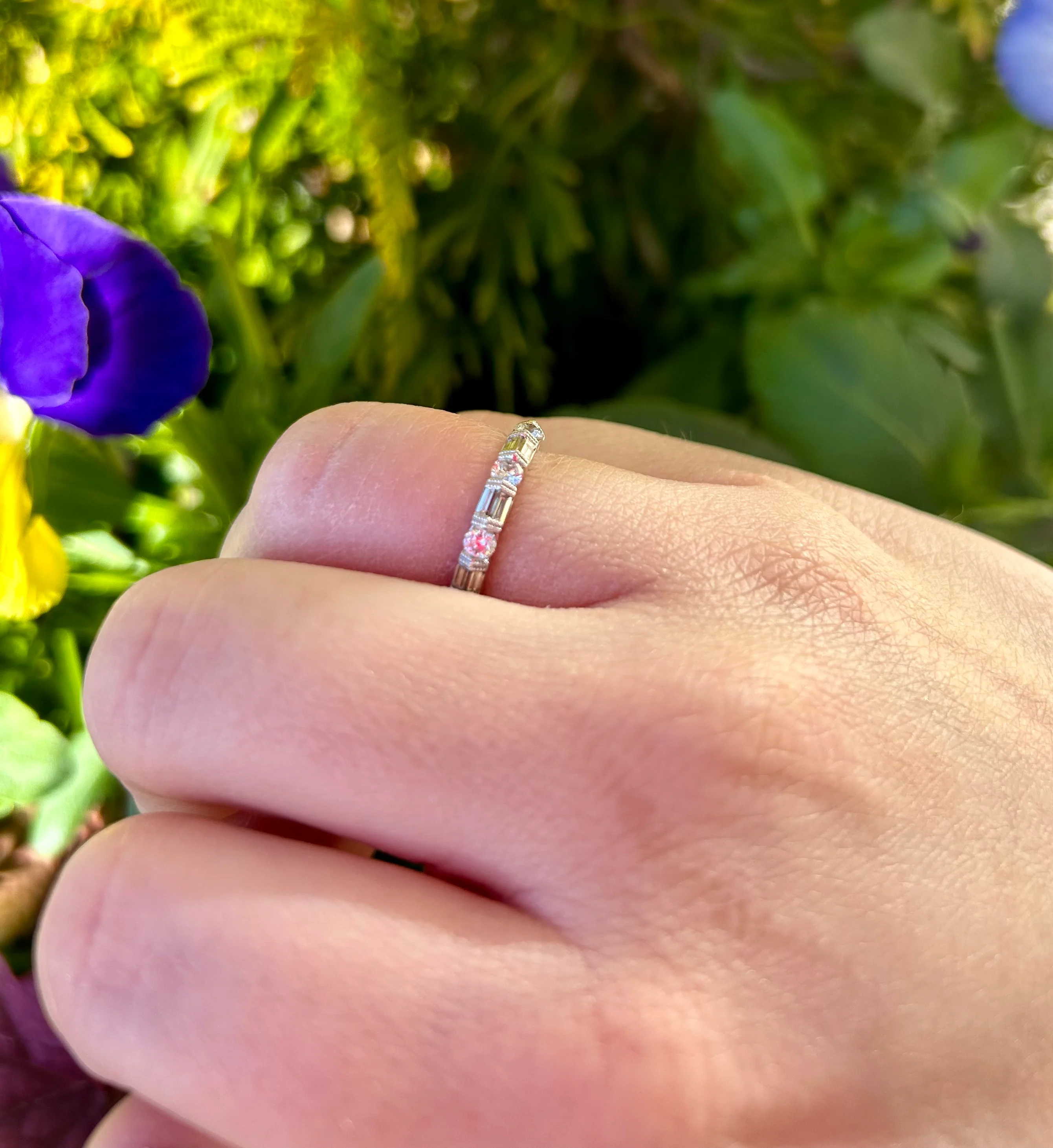 14K Diamond Ring 8 baguettes .31 ct 3 round diamonds .25 ct - Image 4