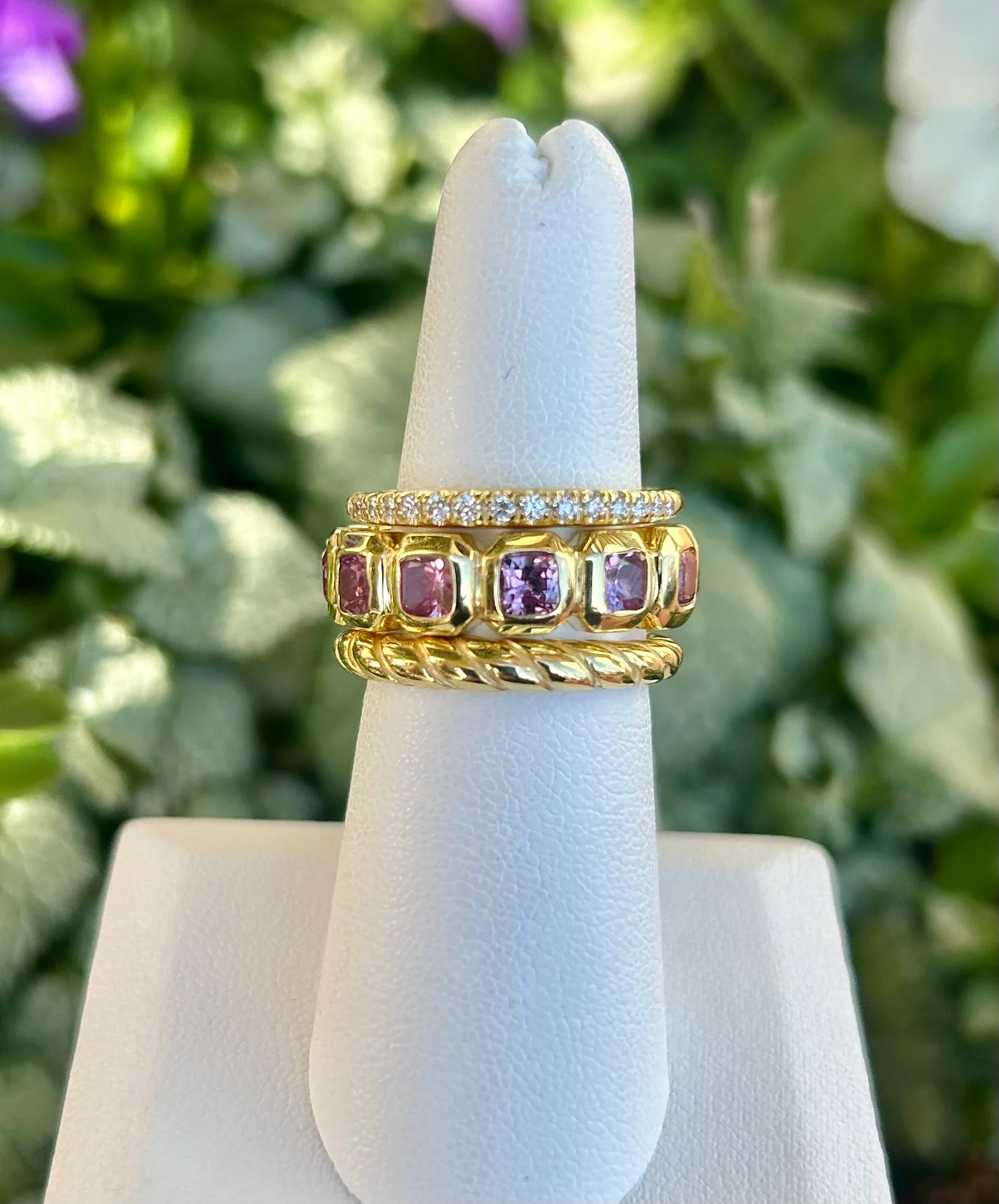 14kt Gold .175ct Diamond Tapered Band - Image 3