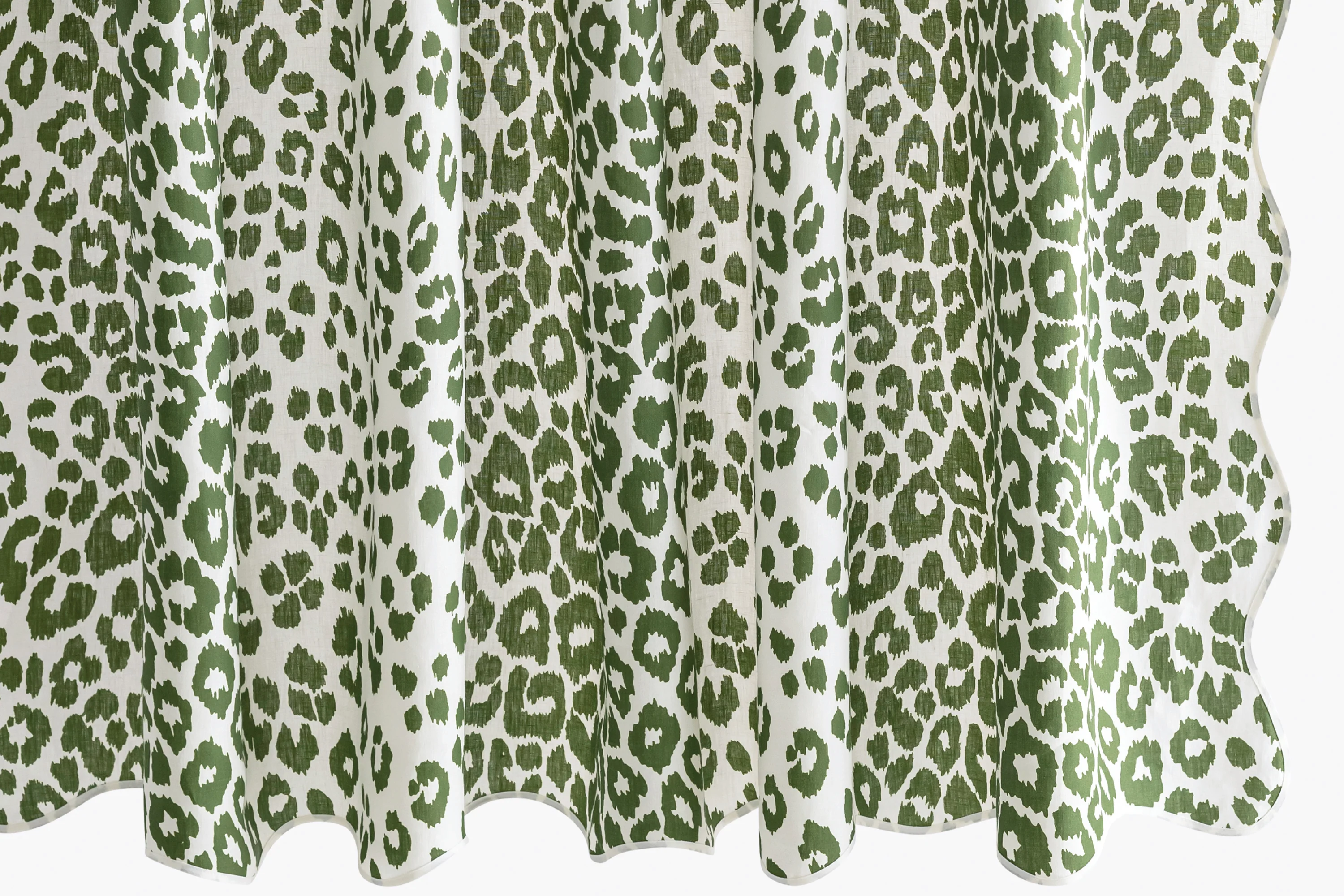 Iconic Leopard Shower Curtain - Image 3