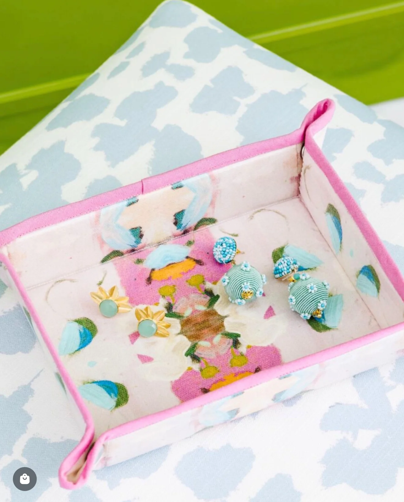 Laura Park snap tray