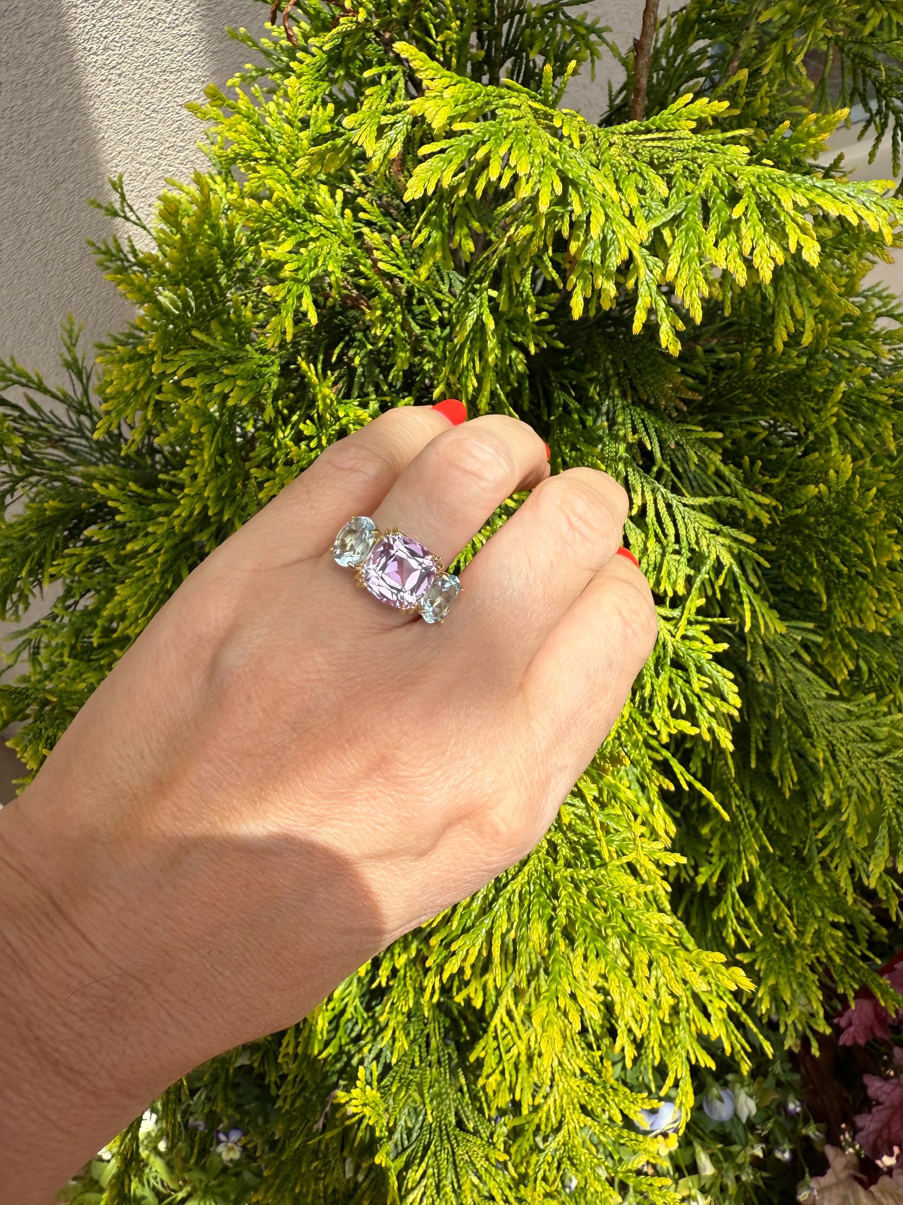 RZ6436 14kt Gold 3 Stone Ring with 7.38ct Kunzite & Sky Blue Topaz - Image 2